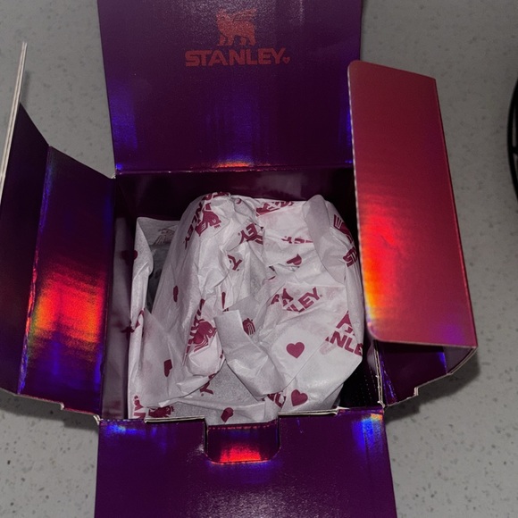 STANLEY: THE VALENTINE’S DAY QUENCHER H2.O FLOWSTATE TUMBLER WITH HANDLE | 20 OZ - Picture 7 of 14